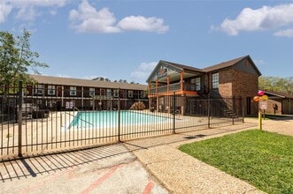1521 Sherwood Forest St in Houston, TX - Building Photo - Building Photo