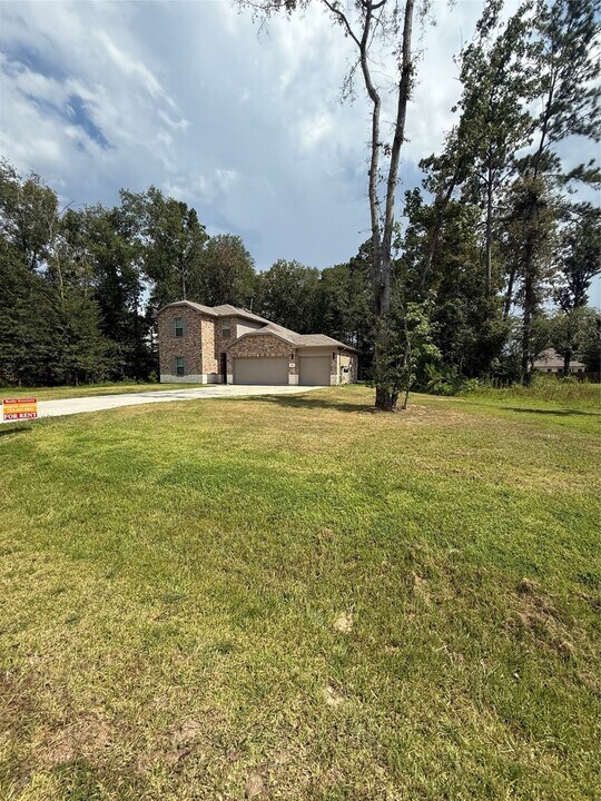 2914 Roman Forest Blvd in New Caney, TX - Building Photo