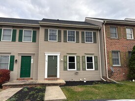 28 Cranfield Ct in Elizabethtown, PA - Building Photo