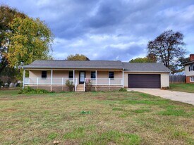 7900 Mountain Shore Dr in Lake Norman of Catawba, NC - Building Photo