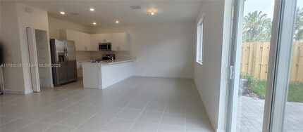 689 SE 13th St Cir in Homestead, FL - Building Photo - Building Photo