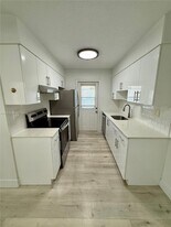 841 SW 74th Terrace in North Lauderdale, FL - Building Photo