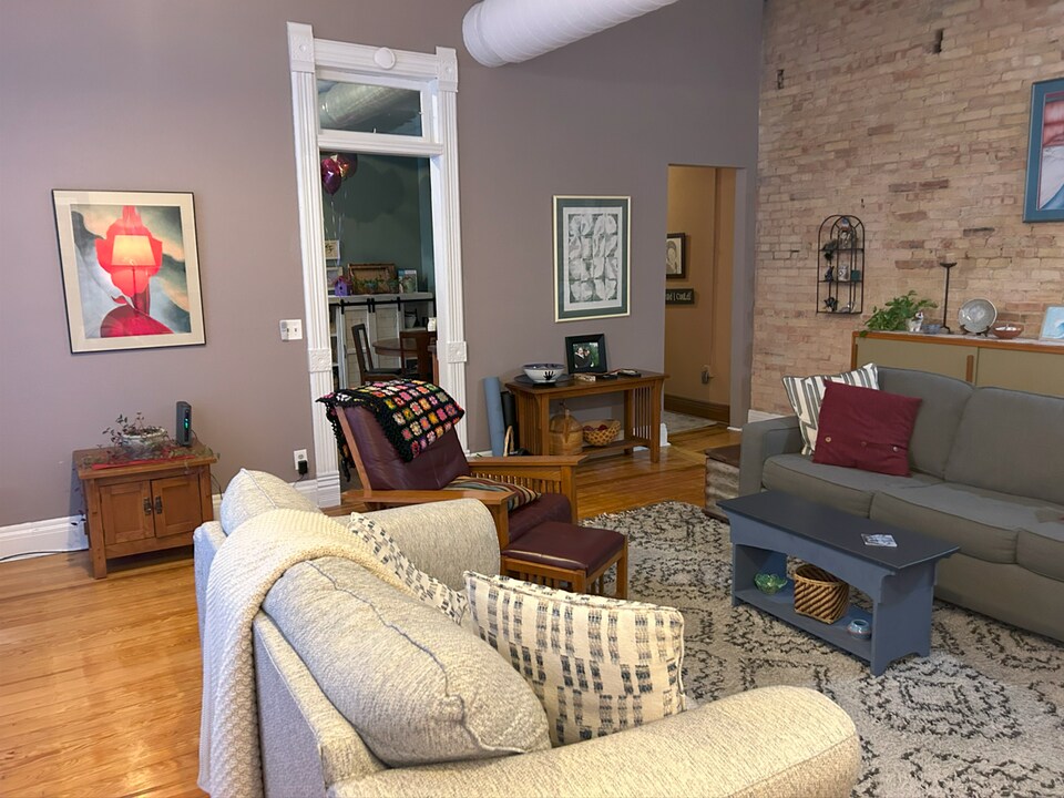 107 W Lexington Ave, Unit 107 West Lexington Avenue in Elkhart, IN - Foto de edificio