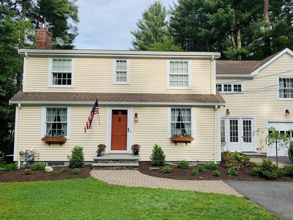 145 Concord Rd in Wayland, MA - Building Photo