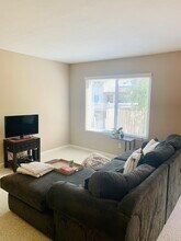 13754 Mango Dr, Unit 313 in Del Mar, CA - Foto de edificio - Building Photo