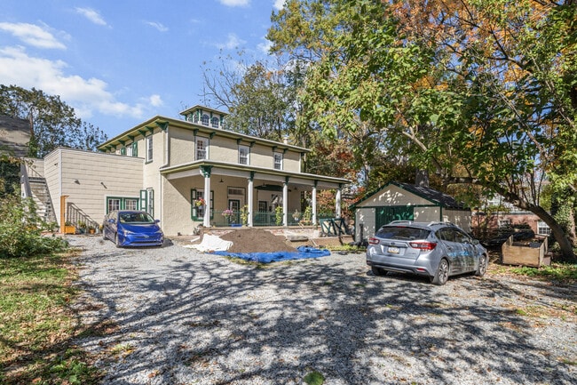 131 W Walnut Ln, Unit 2