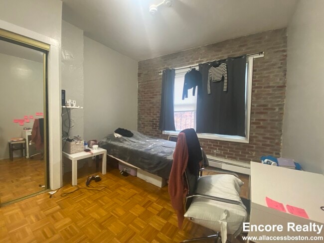 81 Myrtle St, Unit 13 in Boston, MA - Foto de edificio - Building Photo