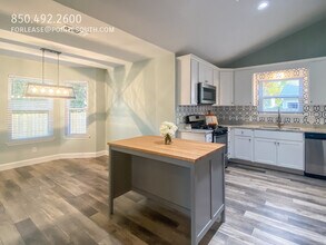 5990 W Bay Point Dr in Pensacola, FL - Building Photo - Building Photo