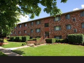 Edgewood Court in Pittsburgh, PA - Foto de edificio - Building Photo