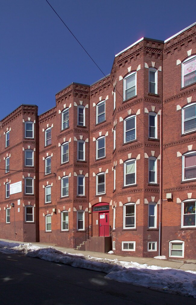 221 E Dwight St in Holyoke, MA - Foto de edificio - Building Photo