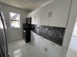 15650 SW 80th St in Miami, FL - Building Photo - Building Photo