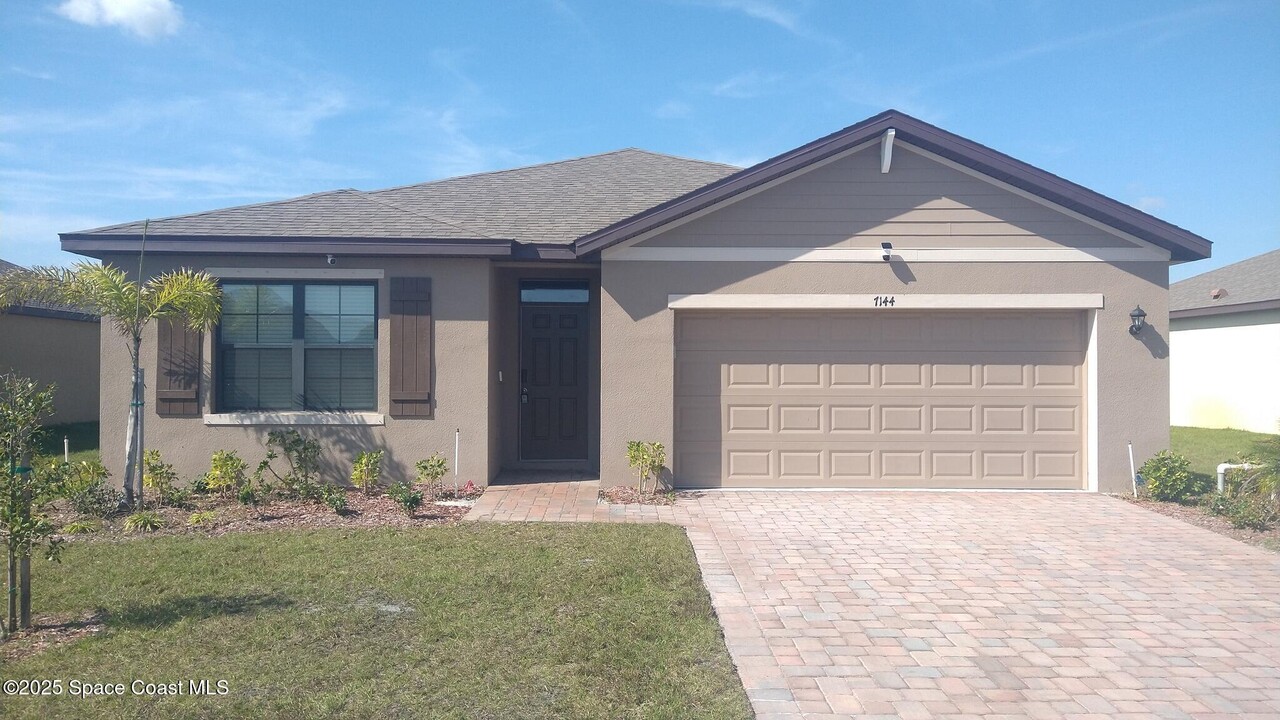 7144 Topaz Dr in Grant Valkaria, FL - Building Photo