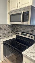 10780 N Kendall Dr in Miami, FL - Building Photo - Building Photo