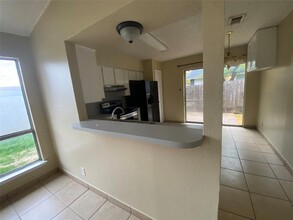 10307 Burmaster Ln in Austin, TX - Foto de edificio - Building Photo