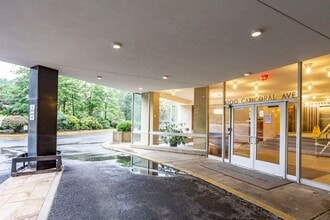 4200 Cathedral Ave NW in Washington, DC - Building Photo - Building Photo