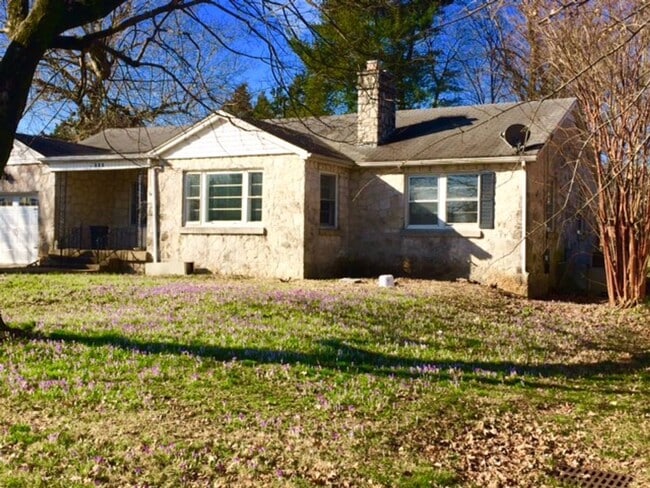 property at 605 Meadowlawn Ave