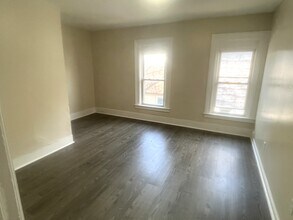 239 W 16th St, Unit 4 in Erie, PA - Foto de edificio - Building Photo