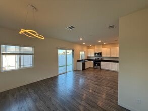 4364 White Ash Ln in Sacramento, CA - Building Photo - Building Photo