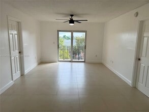 4705 NW 7th St in Miami, FL - Building Photo - Building Photo