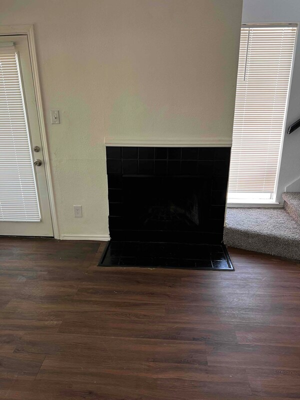 9801 Walnut St-Unit -A204 in Dallas, TX - Foto de edificio - Building Photo