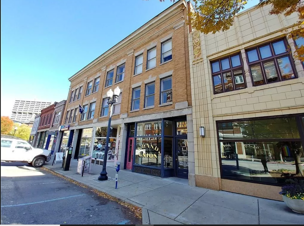 421 Massachusetts Ave, Unit B in Indianapolis, IN - Foto de edificio