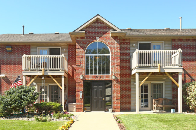 Springbrook Meadows Apartments in Jackson, MI - Building Photo - Building Photo