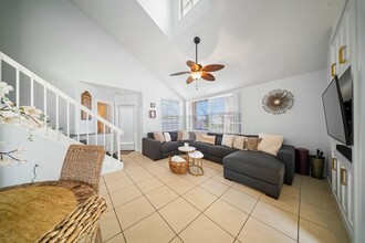 8104 Oakton Ct in West Palm Beach, FL - Foto de edificio - Building Photo