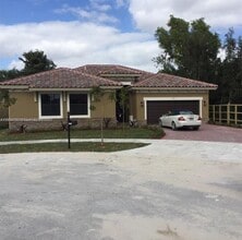 14831 SW 33rd Terrace in Miami, FL - Building Photo - Building Photo