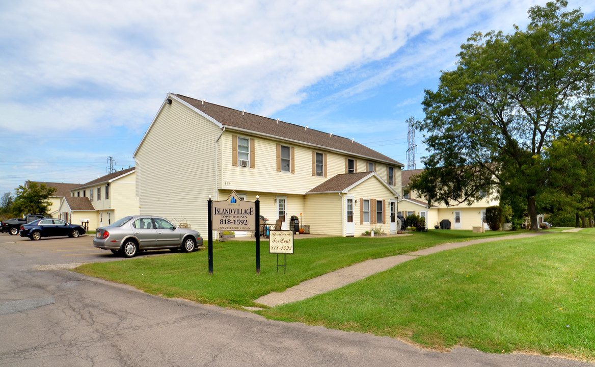 Island Village in Grand Island, NY - Building Photo