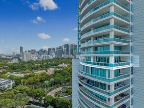 2127 Brickell Ave in Miami, FL - Building Photo - Building Photo