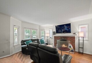 18 Woodward Heights Blvd in Pleasant Ridge, MI - Foto de edificio - Building Photo