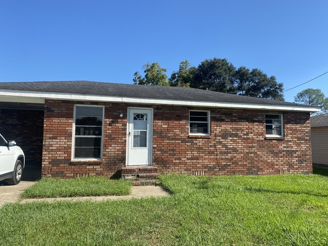 property at 1638 Par Rd 1-190-8
