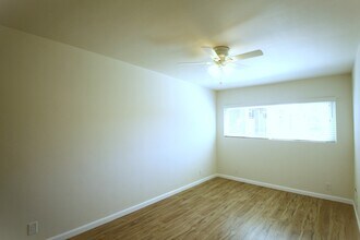 7125 Hawthorn Ave in Los Angeles, CA - Building Photo - Building Photo