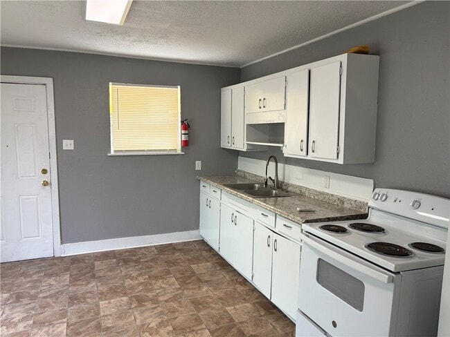 701 W Lakeside Dr in Corpus Christi, TX - Building Photo - Building Photo