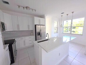 15793 NW 16th Ct in Pembroke Pines, FL - Foto de edificio - Building Photo