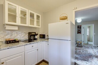 12401 La Plata St in Silver Spring, MD - Foto de edificio - Building Photo