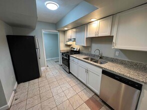 960 Lawton St in Akron, OH - Building Photo - Building Photo