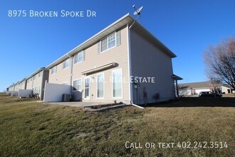 8975 Broken Spoke Dr in Lincoln, NE - Building Photo - Building Photo