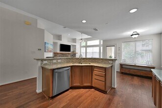 24 E New Avery Pl in Spring, TX - Building Photo - Building Photo