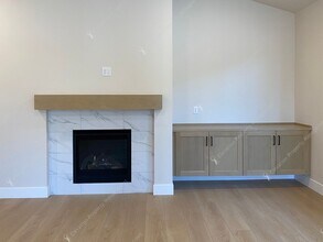 20887 SE Delta Dr in Bend, OR - Building Photo - Building Photo