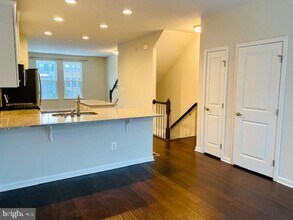 22370 Lucas Ter in Ashburn, VA - Foto de edificio - Building Photo