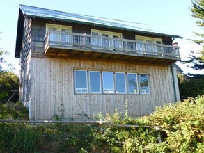 94235 1st St in Gold Beach, OR - Building Photo - Building Photo