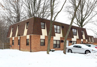 Oaktree Apartments in Youngstown, OH - Building Photo - Building Photo