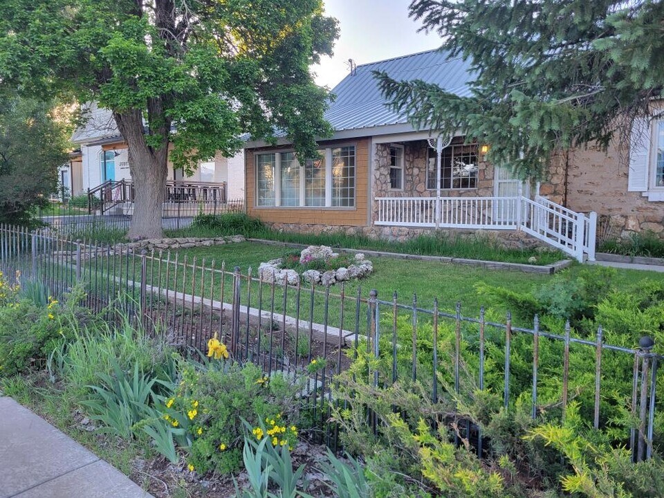 243 E Main St in Midway, UT - Building Photo