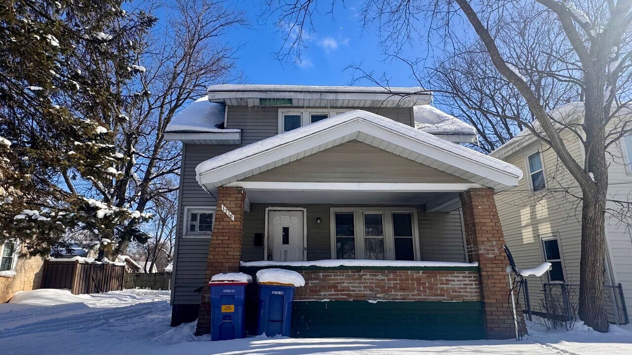 1716 Linden Ave SE in Grand Rapids, MI - Building Photo