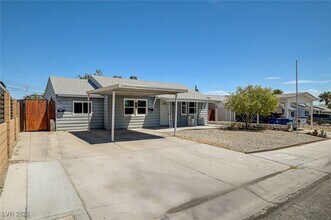 1405 E Bridger Ave in Las Vegas, NV - Building Photo - Building Photo