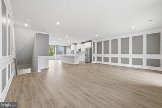 1104 Dabney Dr in Manassas Park, VA - Building Photo - Building Photo