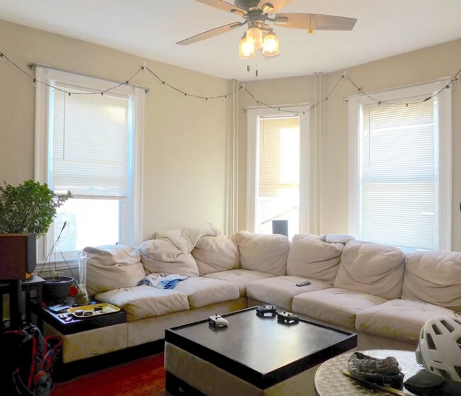 10 Eldora St, Unit 11 in Boston, MA - Foto de edificio - Building Photo