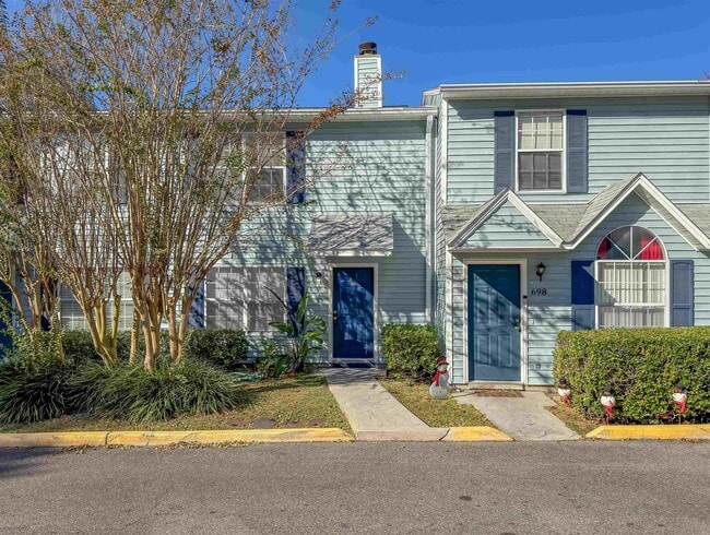 696 Timberwood Cir E in Tallahassee, FL - Building Photo - Building Photo