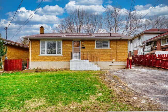 134 Weller Ave in Kingston, ON - Building Photo - Building Photo
